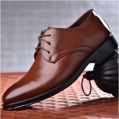 Men's pointed-toe lace-up dress shoe, brown leather upper with lace eyelets.