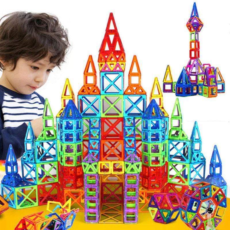 Magnetic building blocks castle with multicolor triangular roofs and walls